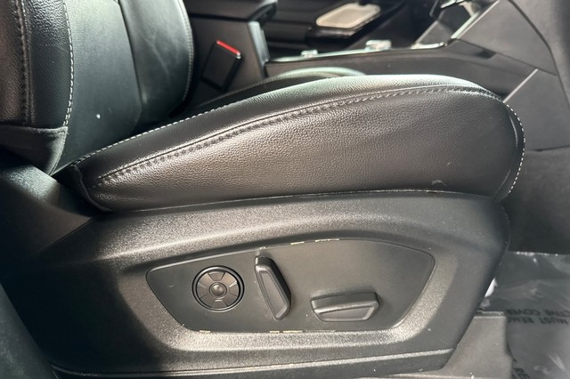 Ford Explorer Vehicle Full-screen Gallery Image 24