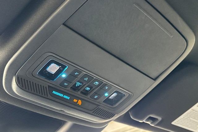 Ford Explorer Vehicle Full-screen Gallery Image 25