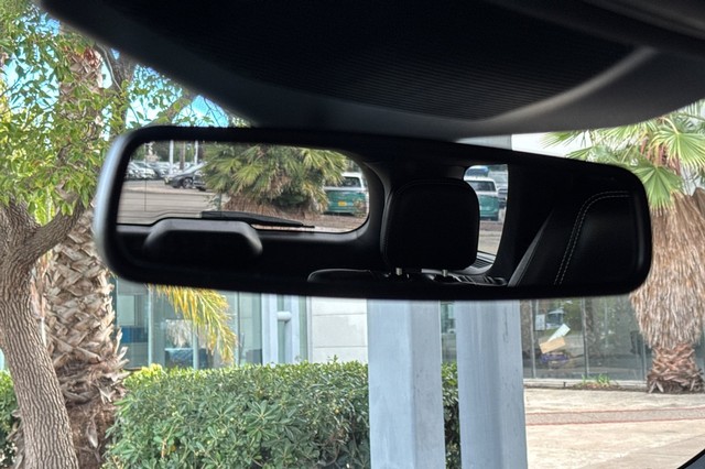 Ford Explorer Vehicle Full-screen Gallery Image 26