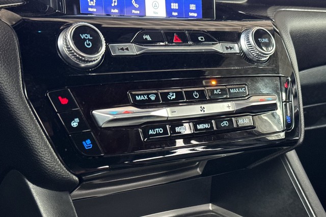 Ford Explorer Vehicle Full-screen Gallery Image 29