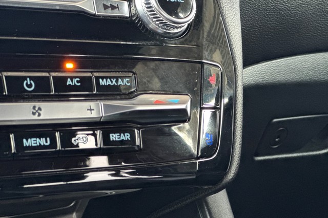 Ford Explorer Vehicle Full-screen Gallery Image 31