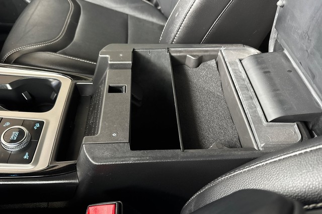 Ford Explorer Vehicle Full-screen Gallery Image 34