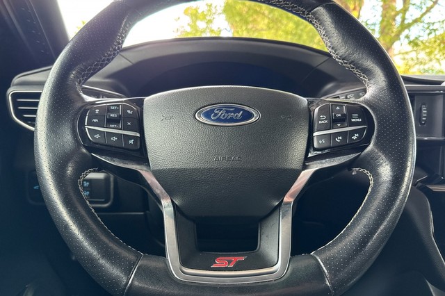 Ford Explorer Vehicle Full-screen Gallery Image 37