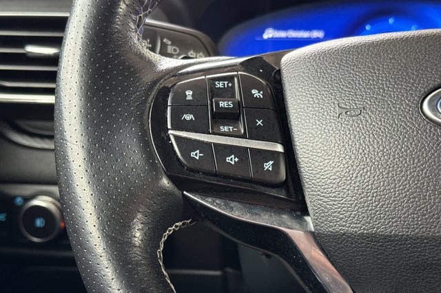 Ford Explorer Vehicle Full-screen Gallery Image 38