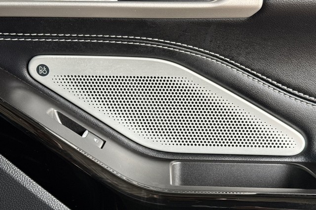 Ford Explorer Vehicle Full-screen Gallery Image 46