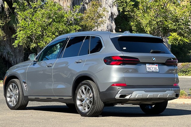 BMW X5 Vehicle Full-screen Gallery Image 05