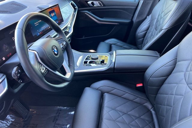 BMW X5 Vehicle Full-screen Gallery Image 09