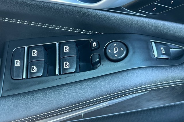 BMW X5 Vehicle Full-screen Gallery Image 11