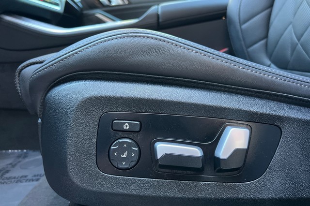 BMW X5 Vehicle Full-screen Gallery Image 12