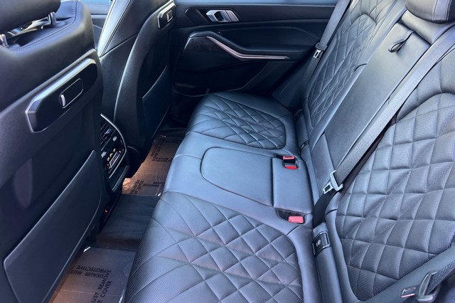 BMW X5 Vehicle Full-screen Gallery Image 13