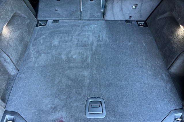 BMW X5 Vehicle Full-screen Gallery Image 16