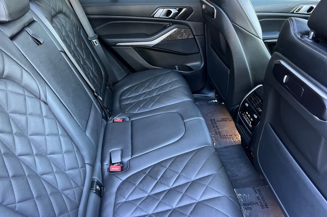 BMW X5 Vehicle Full-screen Gallery Image 17