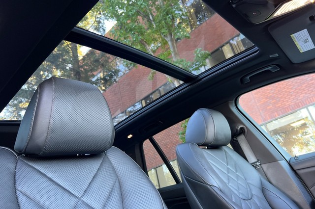 BMW X5 Vehicle Full-screen Gallery Image 19