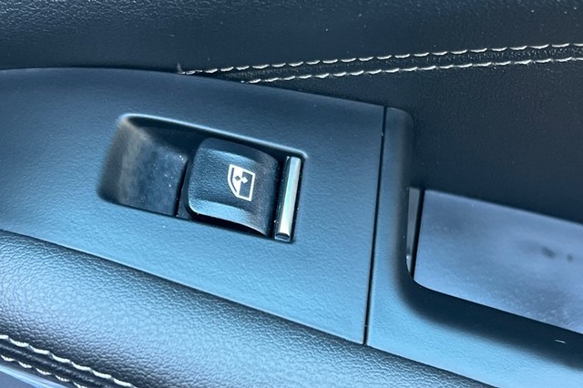 BMW X5 Vehicle Full-screen Gallery Image 21