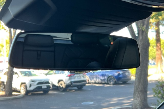 BMW X5 Vehicle Full-screen Gallery Image 23