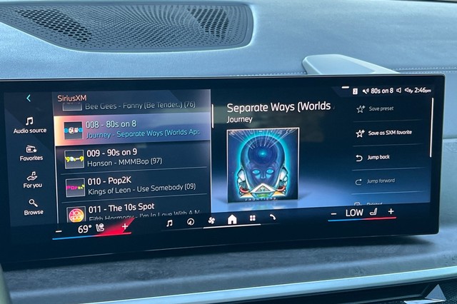 BMW X5 Vehicle Full-screen Gallery Image 24