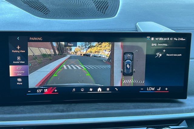 BMW X5 Vehicle Full-screen Gallery Image 25