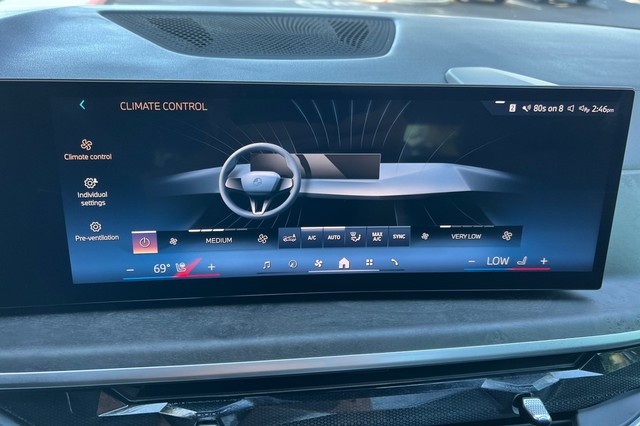 BMW X5 Vehicle Full-screen Gallery Image 26