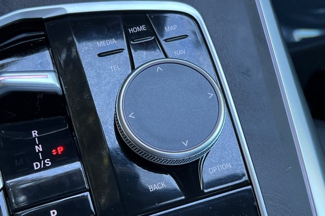 BMW X5 Vehicle Full-screen Gallery Image 30