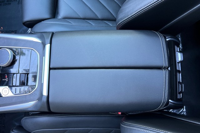 BMW X5 Vehicle Full-screen Gallery Image 31