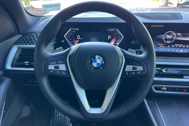 BMW X5 Vehicle Full-screen Gallery Image 34