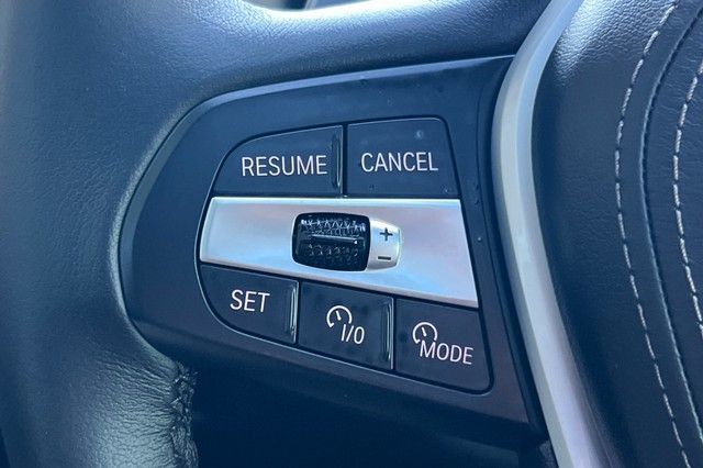 BMW X5 Vehicle Full-screen Gallery Image 35