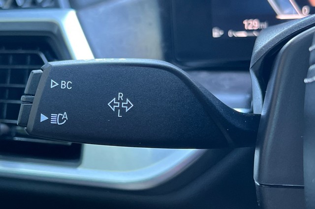 BMW X5 Vehicle Full-screen Gallery Image 36