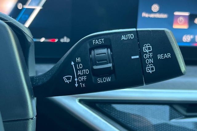 BMW X5 Vehicle Full-screen Gallery Image 38