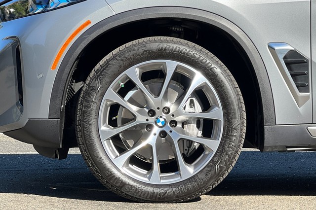 BMW X5 Vehicle Full-screen Gallery Image 45