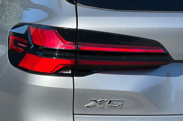 BMW X5 Vehicle Full-screen Gallery Image 48