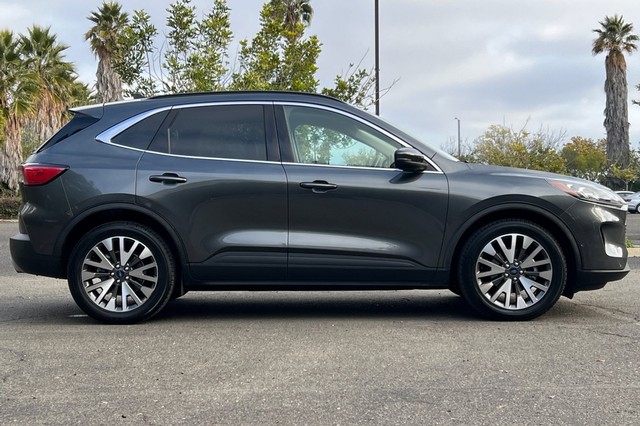 Ford Escape Vehicle Full-screen Gallery Image 02