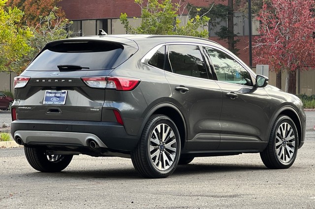 Ford Escape Vehicle Full-screen Gallery Image 03