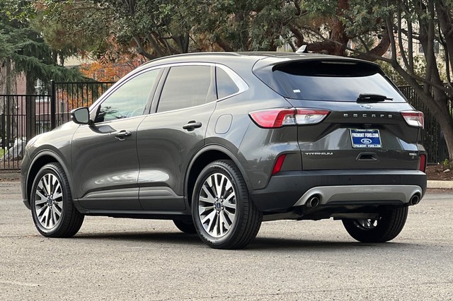 Ford Escape Vehicle Full-screen Gallery Image 05