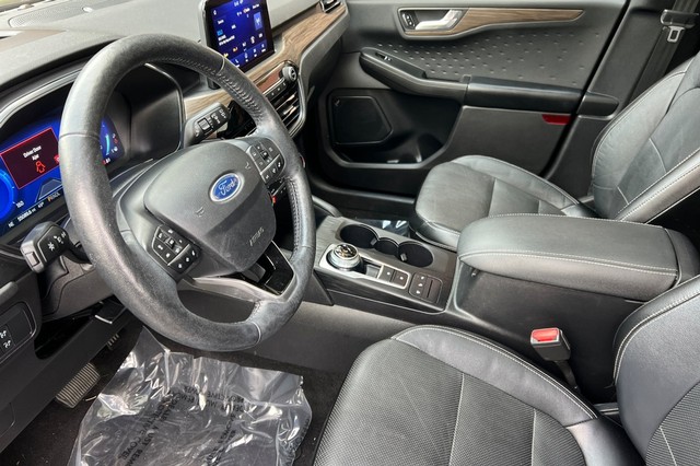 Ford Escape Vehicle Full-screen Gallery Image 09