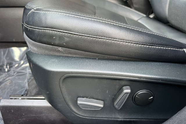 Ford Escape Vehicle Full-screen Gallery Image 12