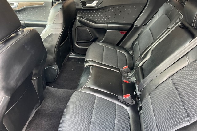 Ford Escape Vehicle Full-screen Gallery Image 13