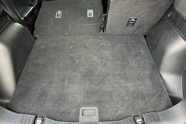 Ford Escape Vehicle Full-screen Gallery Image 16