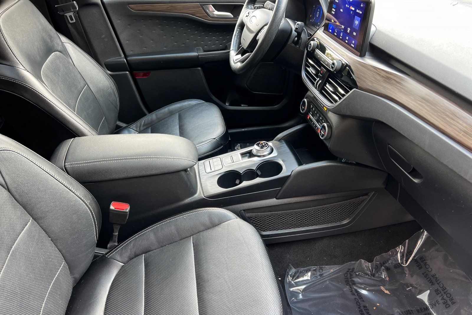 Ford Escape Vehicle Full-screen Gallery Image 18