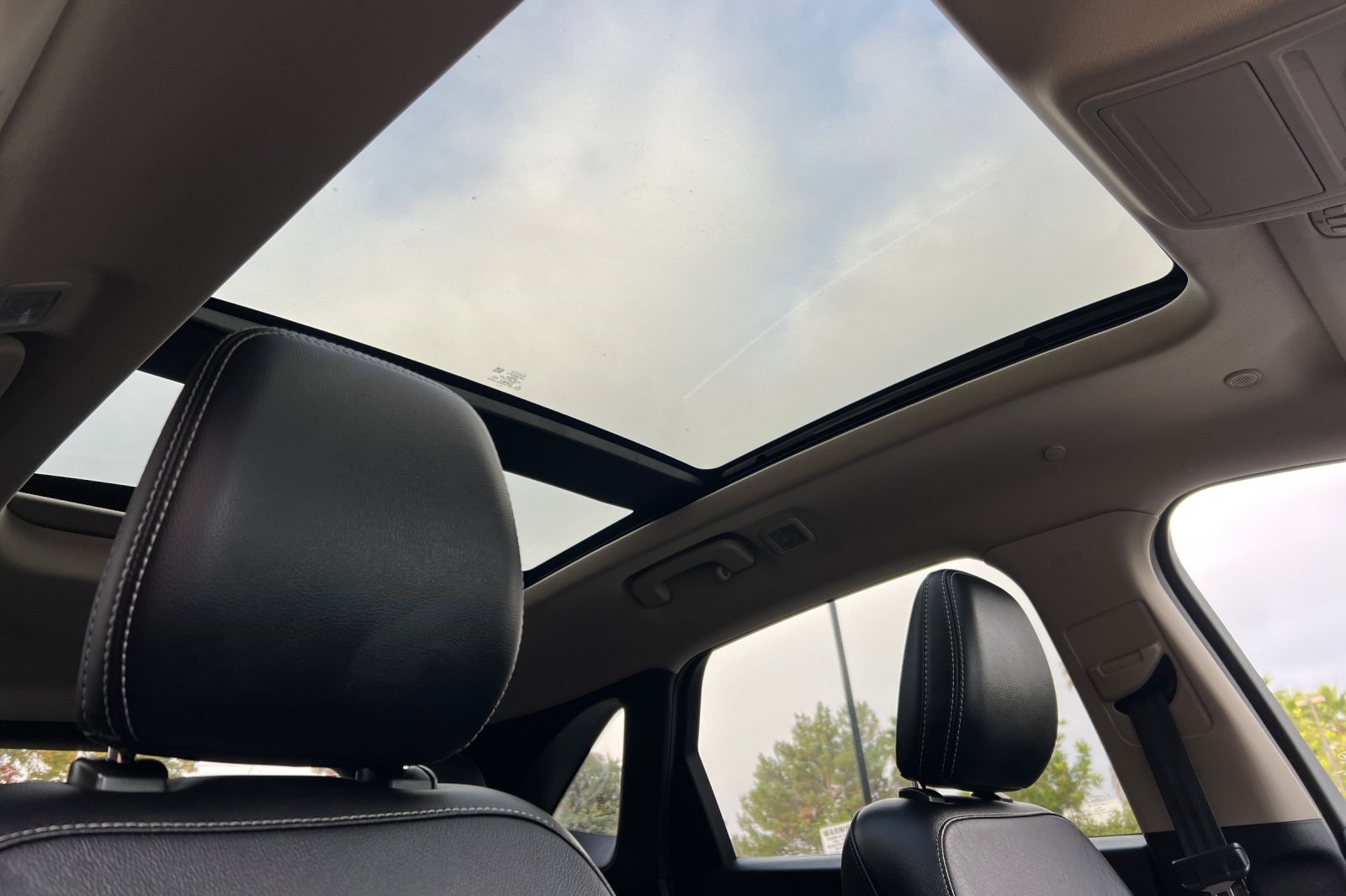 Ford Escape Vehicle Full-screen Gallery Image 19