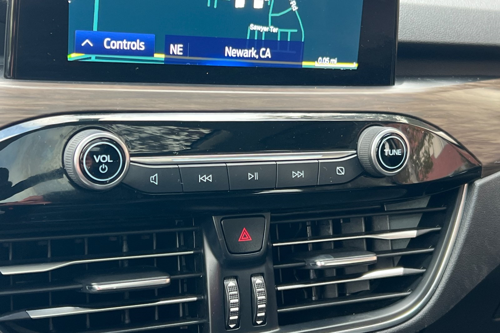 Ford Escape Vehicle Full-screen Gallery Image 29