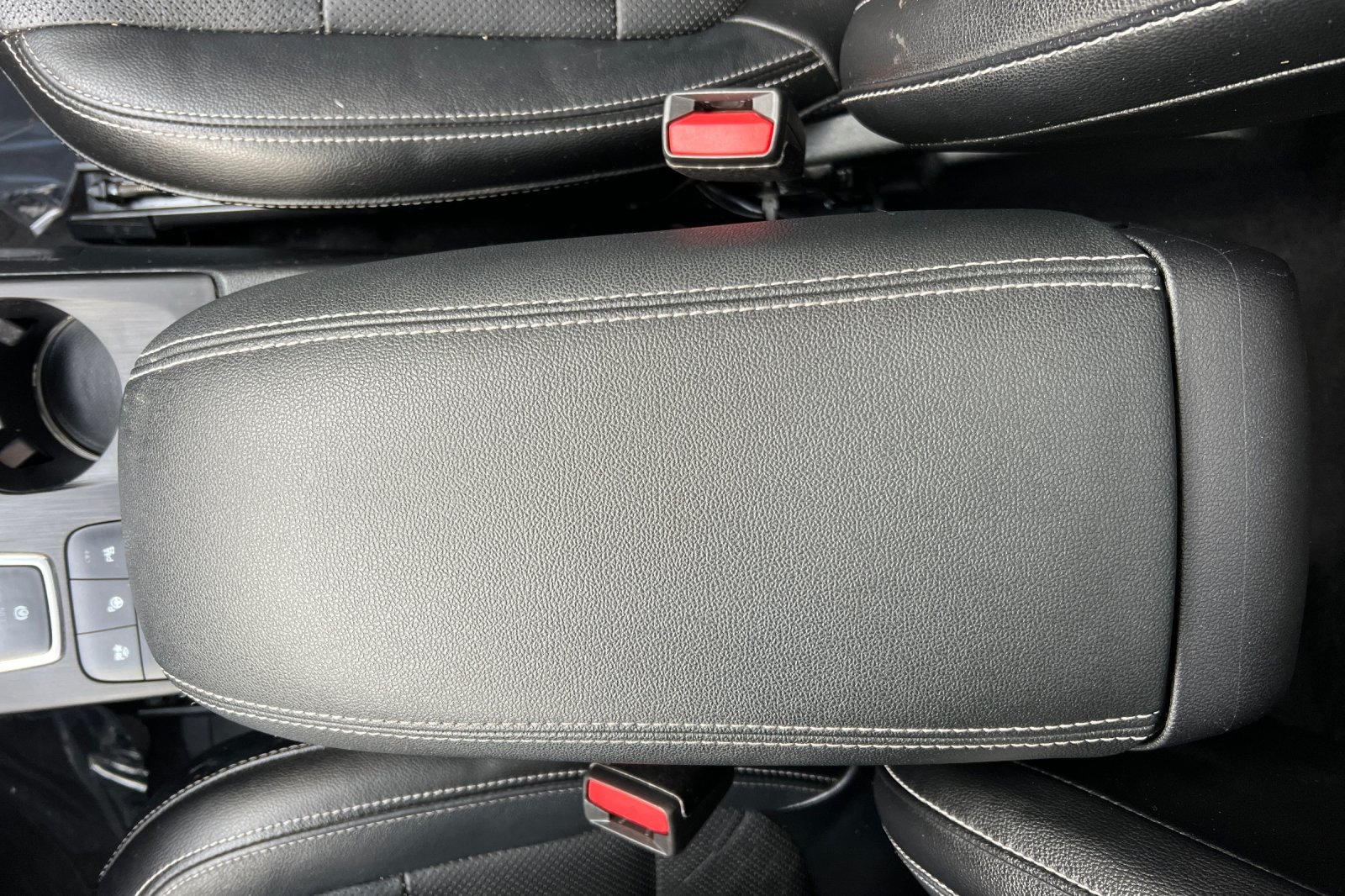 Ford Escape Vehicle Full-screen Gallery Image 30