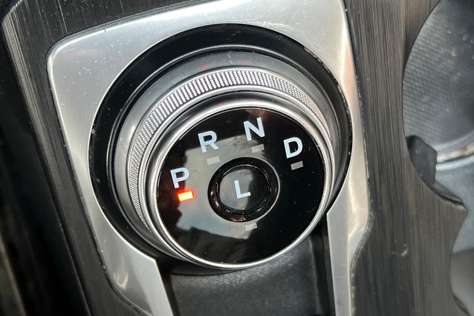 Ford Escape Vehicle Full-screen Gallery Image 31