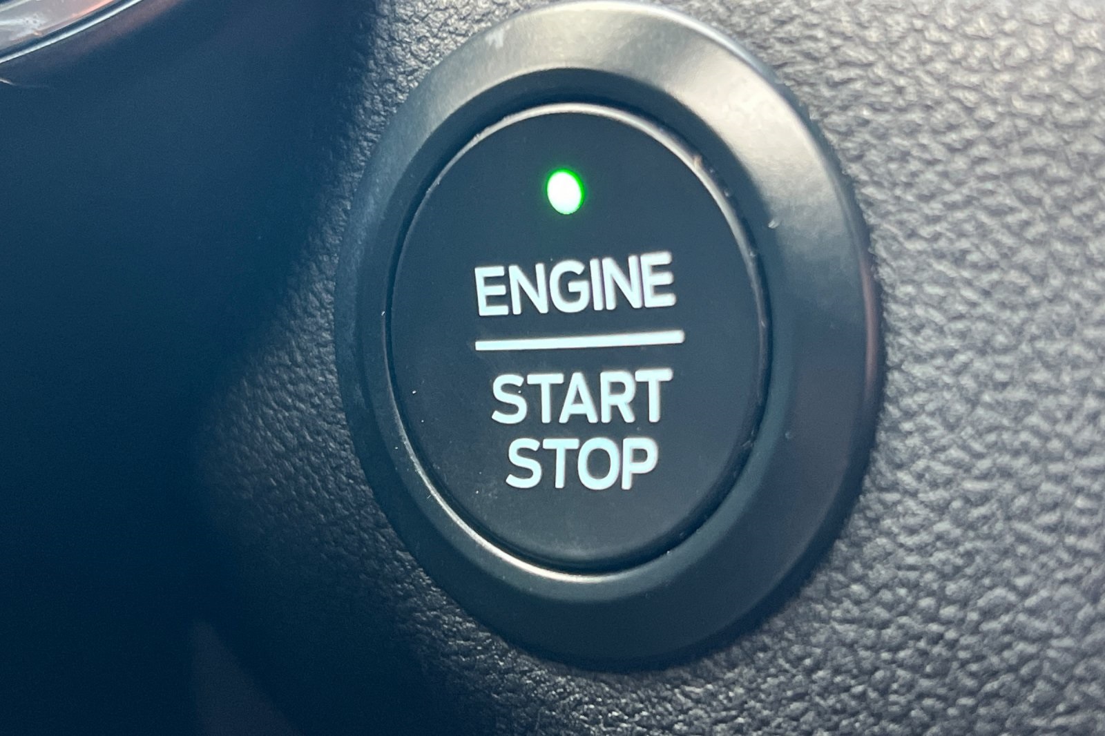 Ford Escape Vehicle Full-screen Gallery Image 32