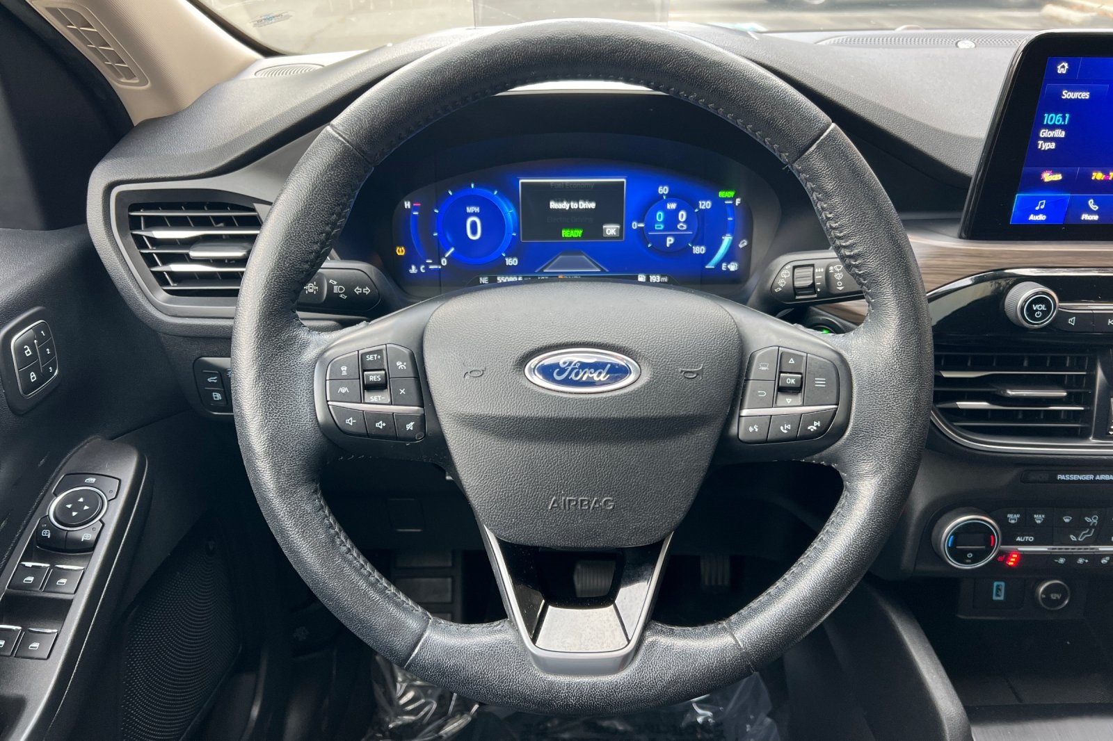 Ford Escape Vehicle Full-screen Gallery Image 33