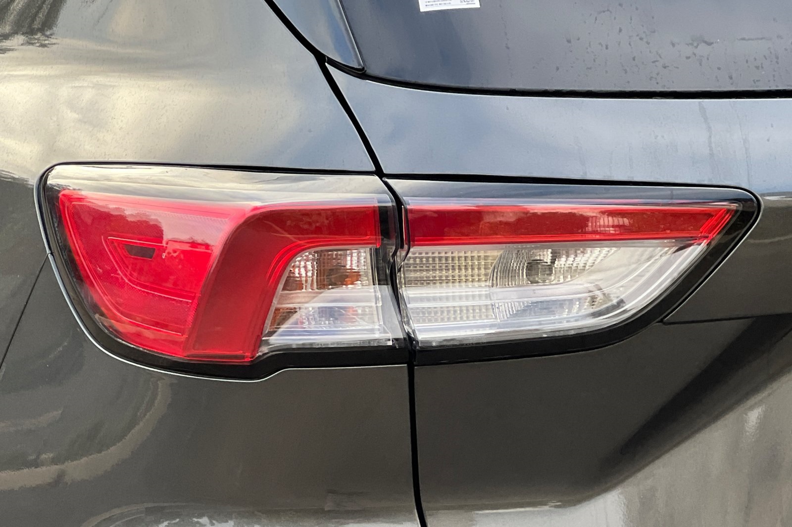 Ford Escape Vehicle Full-screen Gallery Image 48