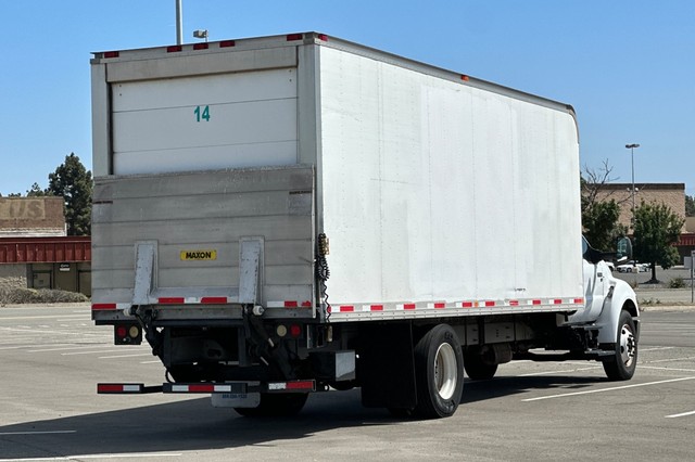 Ford F-650SD Vehicle Full-screen Gallery Image 03