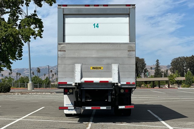 Ford F-650SD Vehicle Full-screen Gallery Image 04