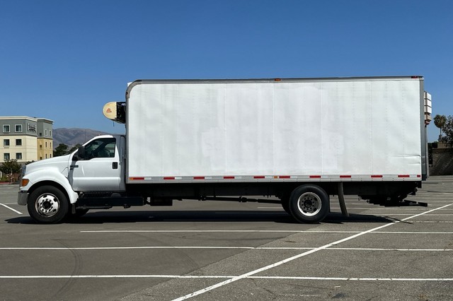 Ford F-650SD Vehicle Full-screen Gallery Image 06