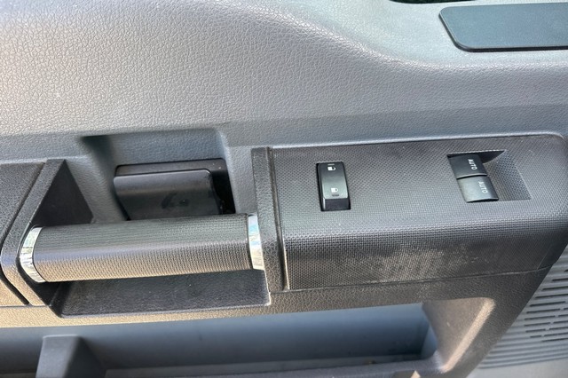 Ford F-650SD Vehicle Full-screen Gallery Image 10