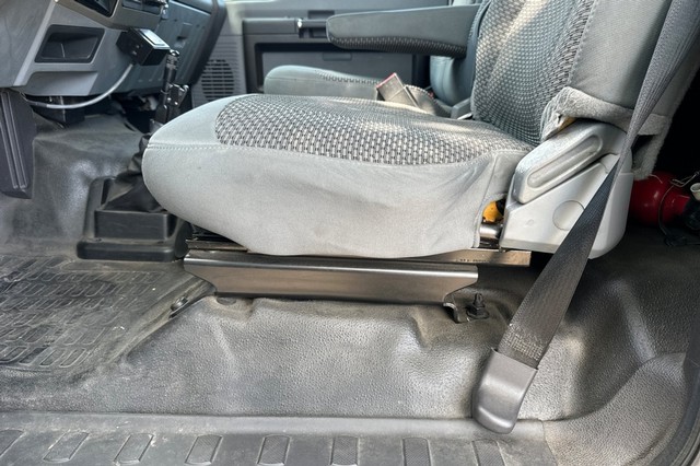 Ford F-650SD Vehicle Full-screen Gallery Image 12